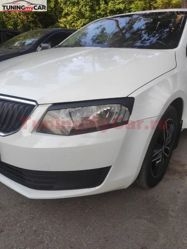 Накладки на передние фары (реснички) Skoda Octavia A7 2014-2017 (III дорестайлинг)