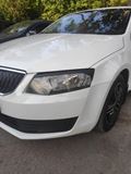 Накладки на передние фары (реснички) Skoda Octavia A7 2014-2017 (III дорестайлинг)