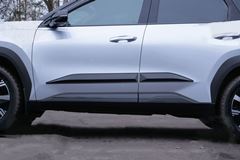 Молдинги на двери Шагрень Со скотчем для Geely Atlas 2023-