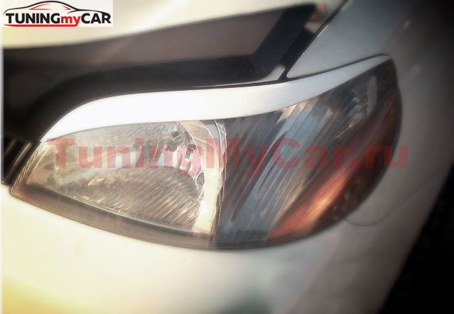 Реснички на фары для Toyota Platz SCP11 1999-2002 (дорестайлинг)
