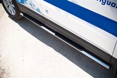 Пороги труба D75х42 овал с накладками для Volkswagen Tiguan Sport & Style (Trend & Fun) 2011-