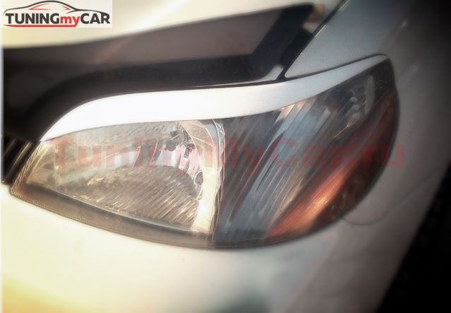 Реснички на фары для Toyota Platz SCP11 1999-2002 (дорестайлинг)