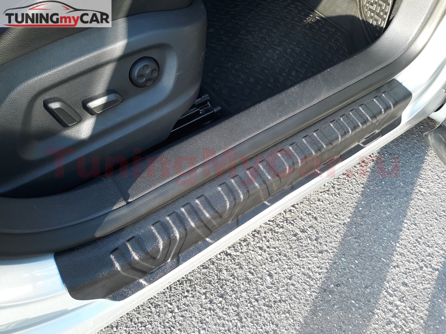 Накладки на внутренние пороги дверей Volkswagen Tiguan 2007-2015